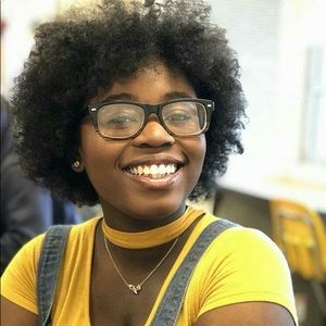 Meet your Posher, Nia